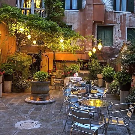 San Moise Hotel 3*